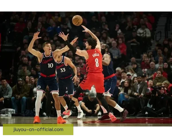 开拓者迎战快船杨瀚森能否出场小卡力争三连胜