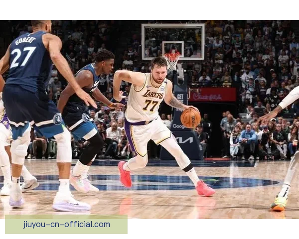 詹姆斯创NBA新纪录 东契奇42分助力刷新队史第一人 詹姆斯创NBA新纪录 东契奇42分助力刷新队史第一人